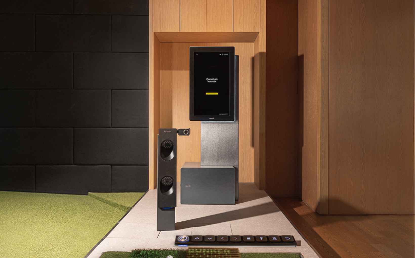 friendscq_interior_booth_img06-CxKpz94T.png